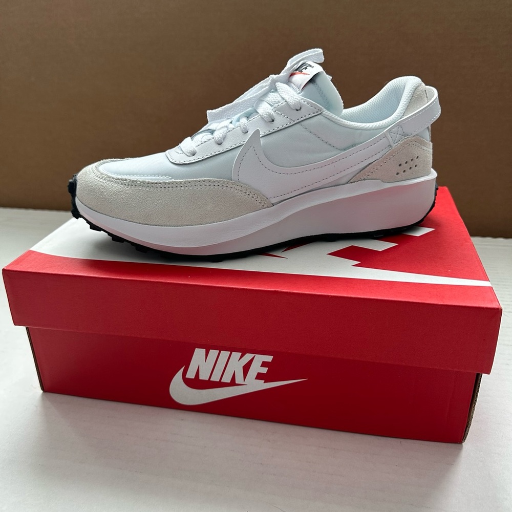 BRAND NEW 7.5 White Nikes